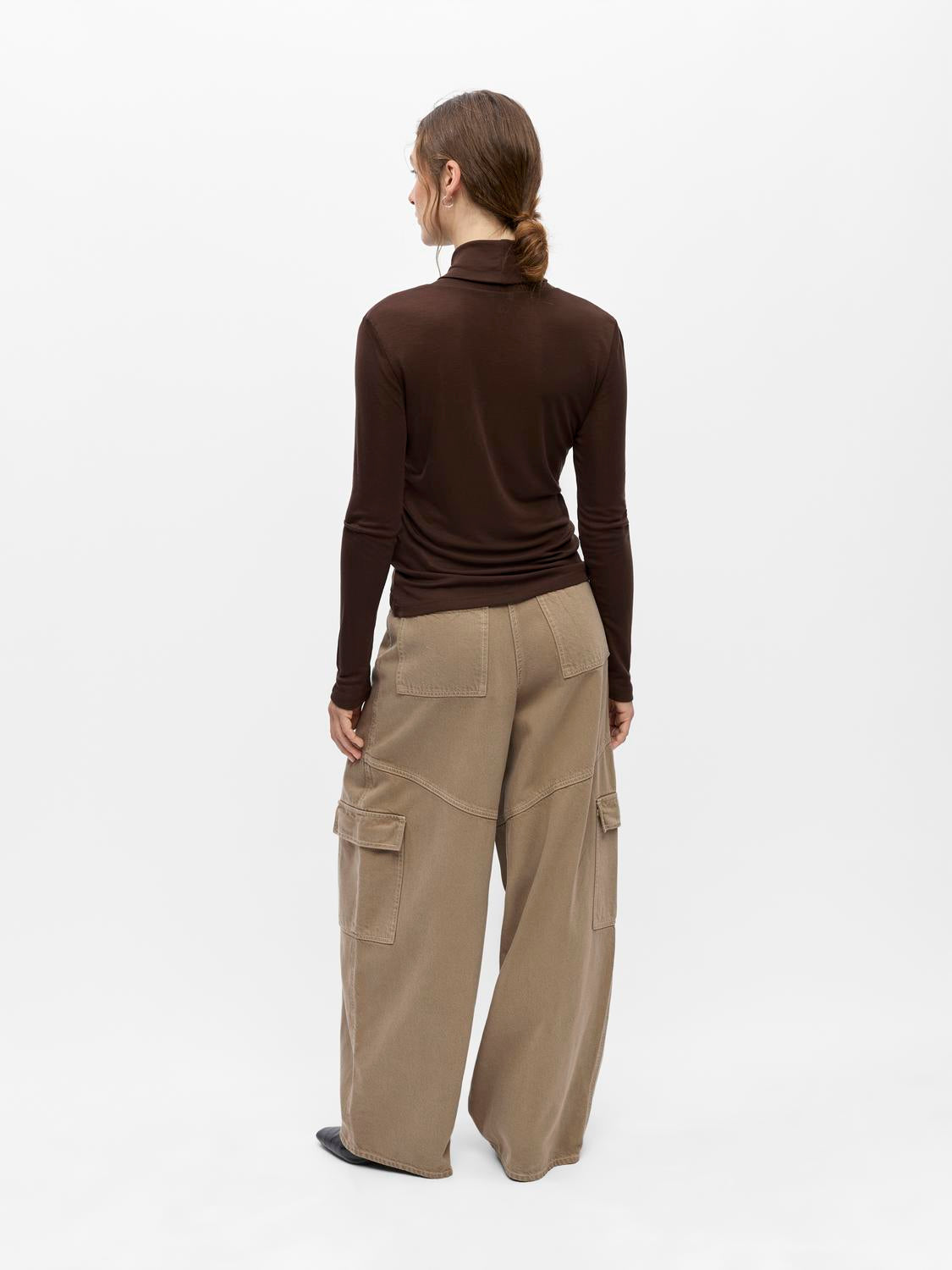 model_shot-back